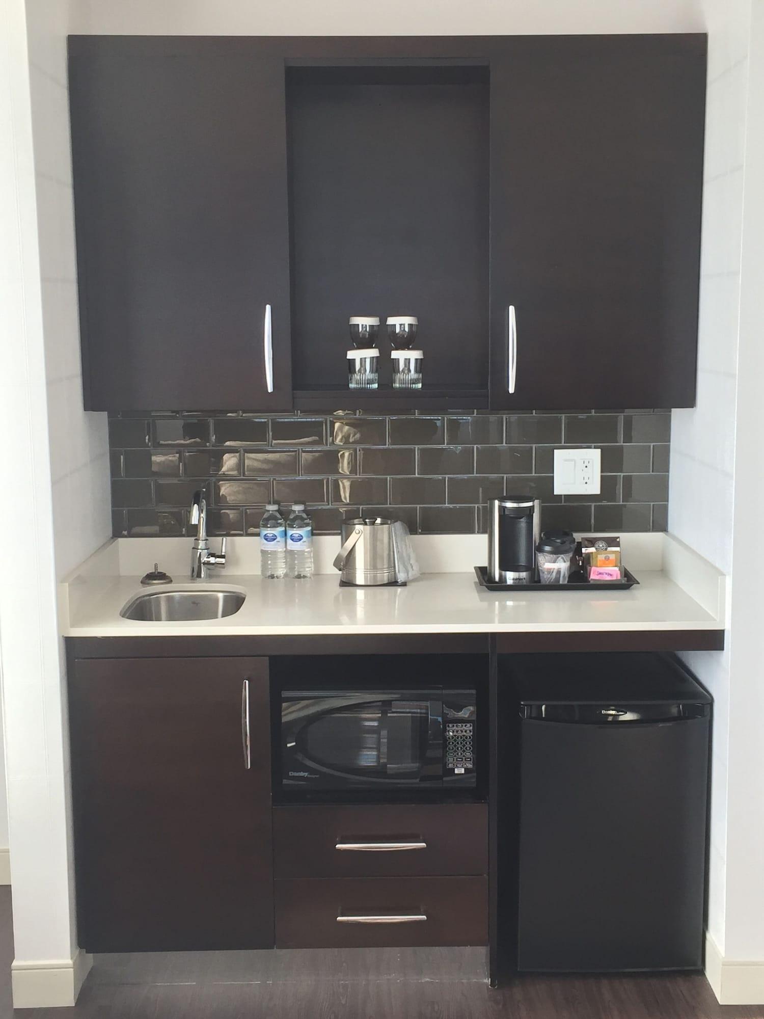 The Hollis Halifax - A Doubletree Suites By Hilton Екстериор снимка