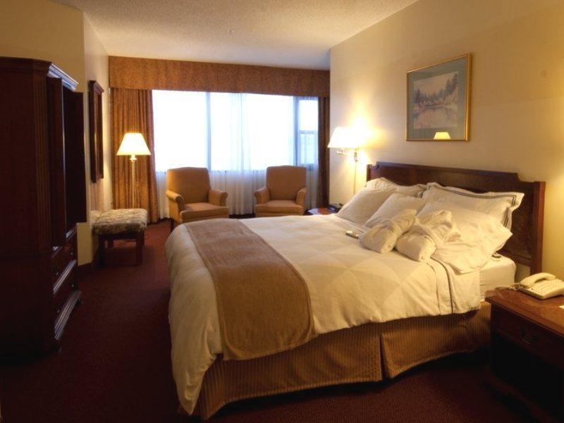 The Hollis Halifax - A Doubletree Suites By Hilton Екстериор снимка
