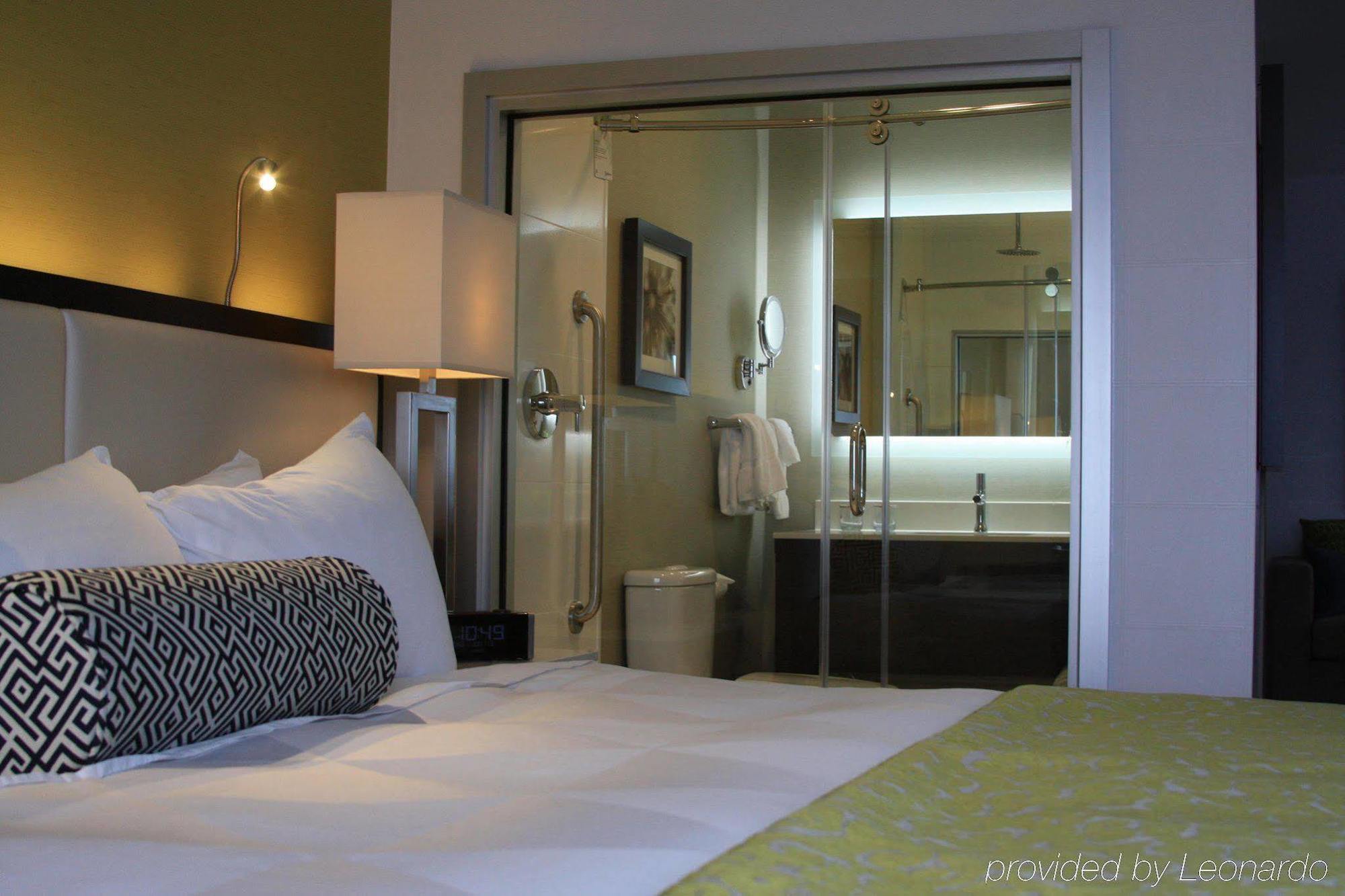 The Hollis Halifax - A Doubletree Suites By Hilton Екстериор снимка